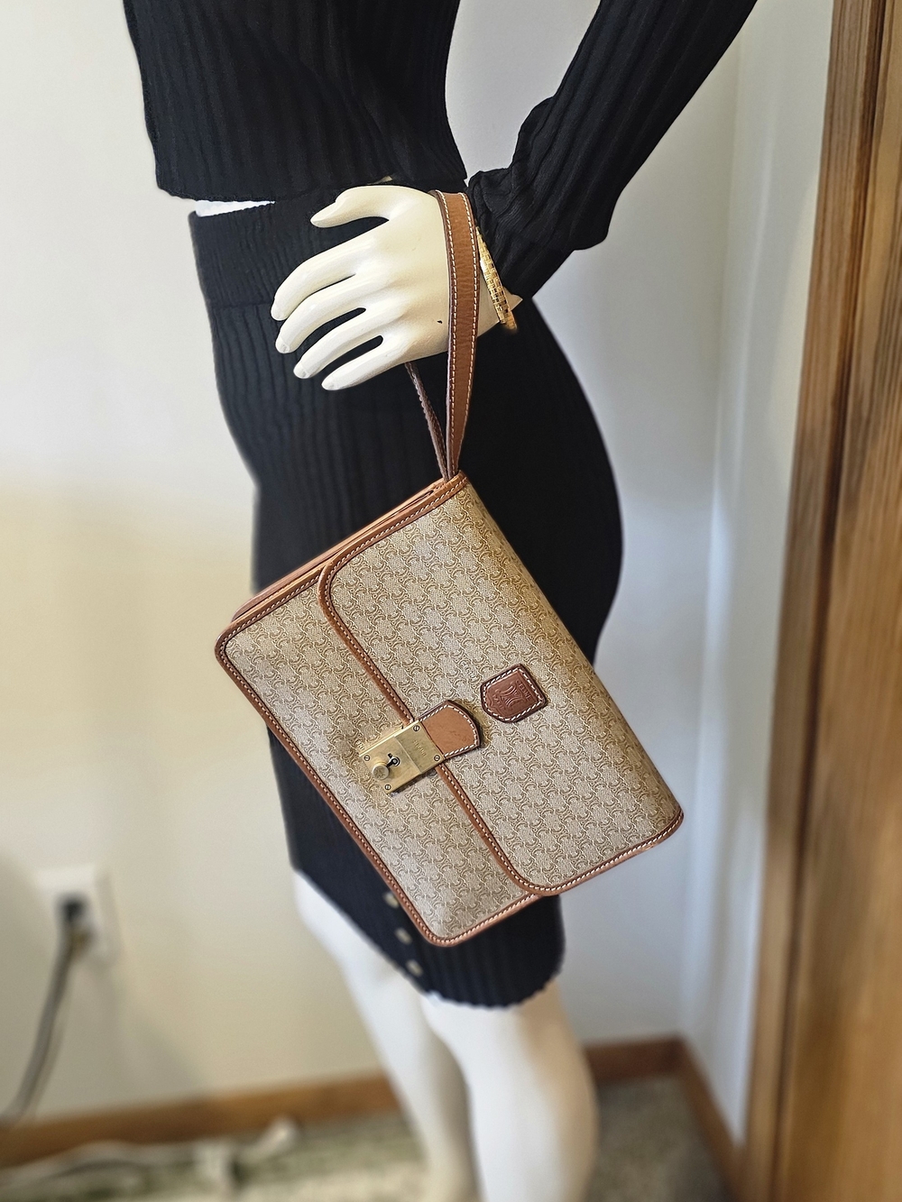 Celine Macadam Triomphe Clutch Bag With Dustbag Insert And Chain - Picture 13 of 16